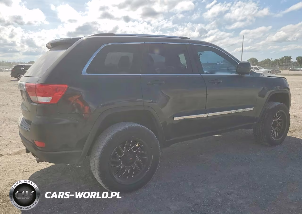 2011 Jeep Grand Cherokee Laredo VIN:1J4RR4GG8BC555538 - 3