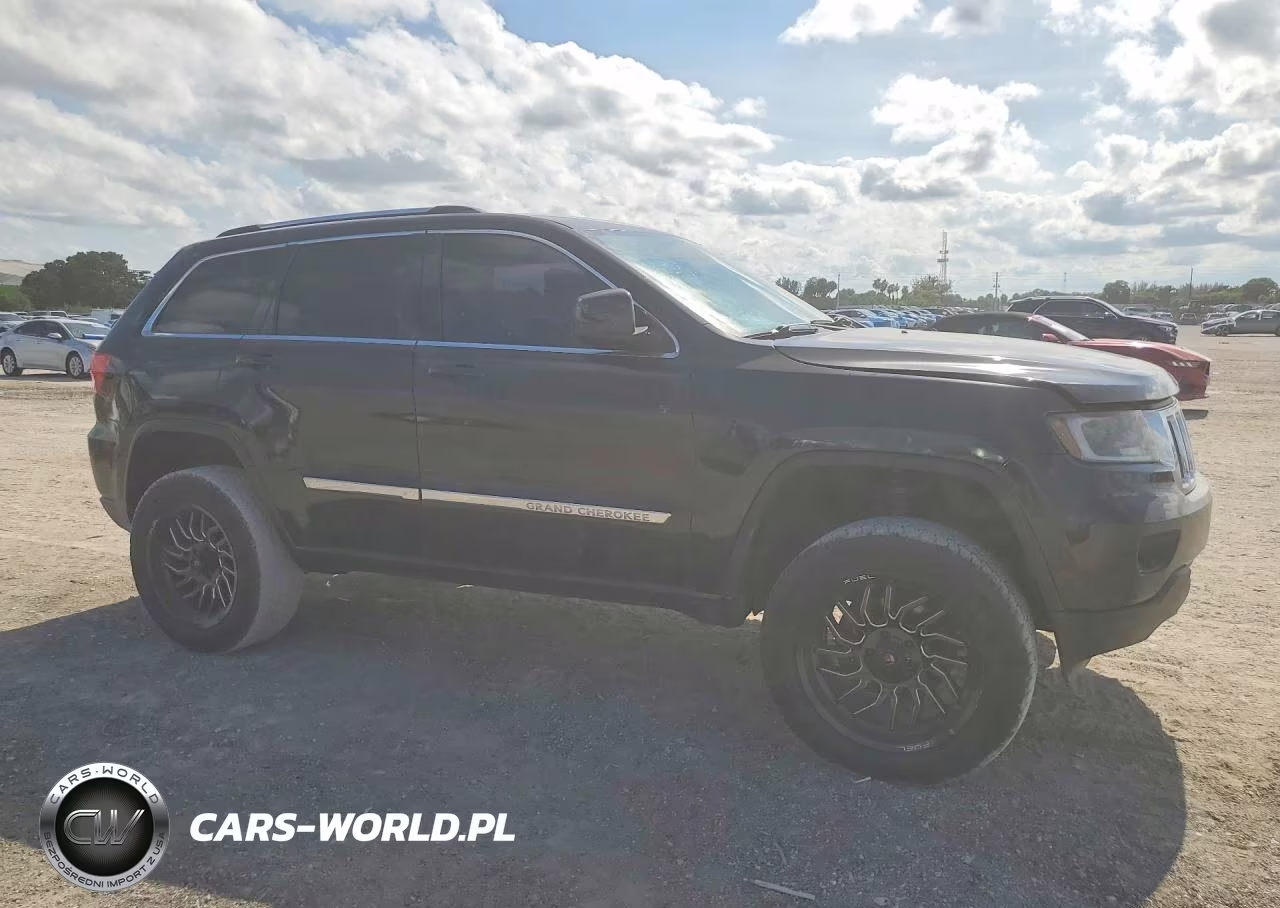 2011 Jeep Grand Cherokee Laredo VIN:1J4RR4GG8BC555538 - 4