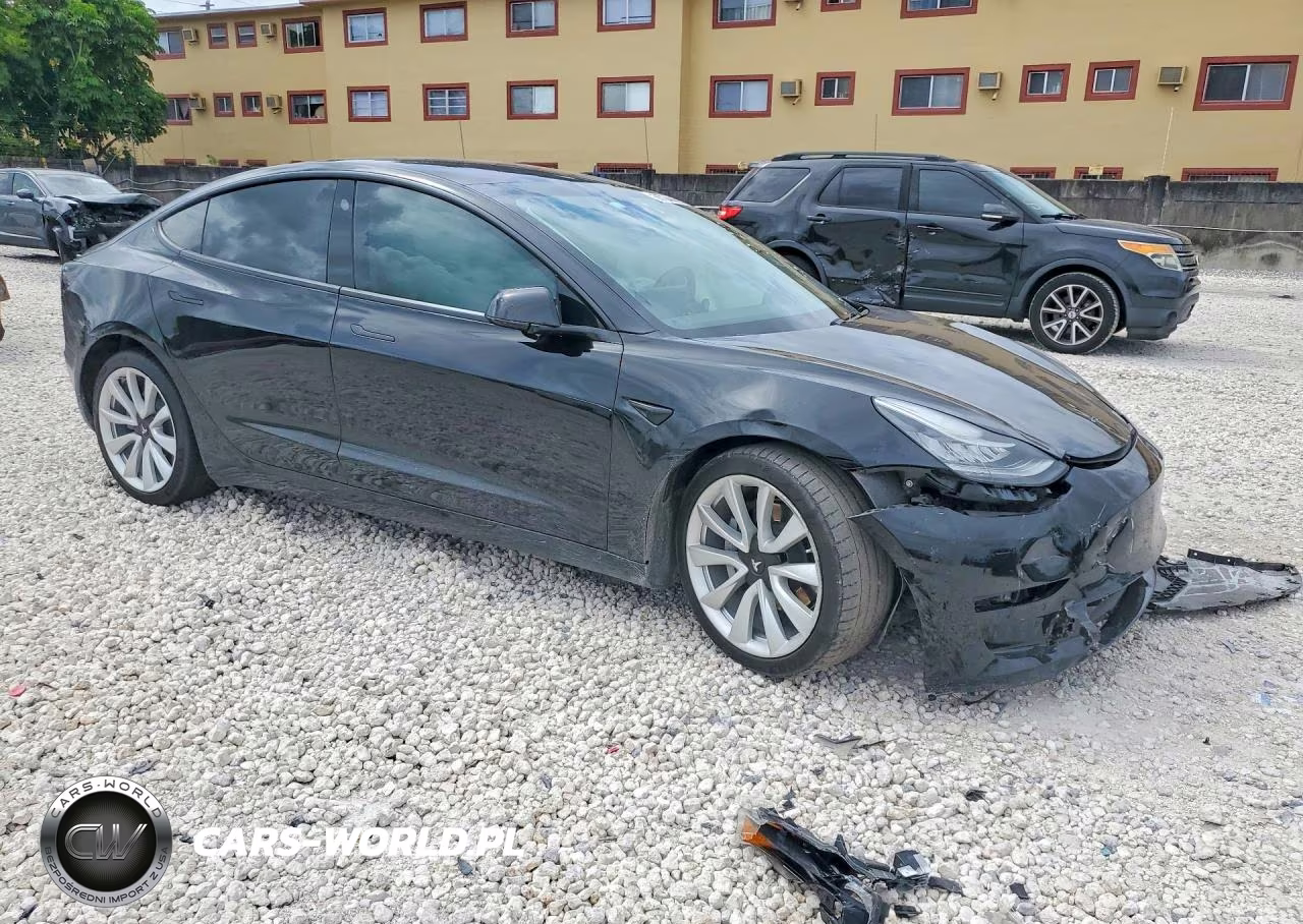 2018 Tesla Model 3 VIN:5YJ3E1EB6JF184636 - 4
