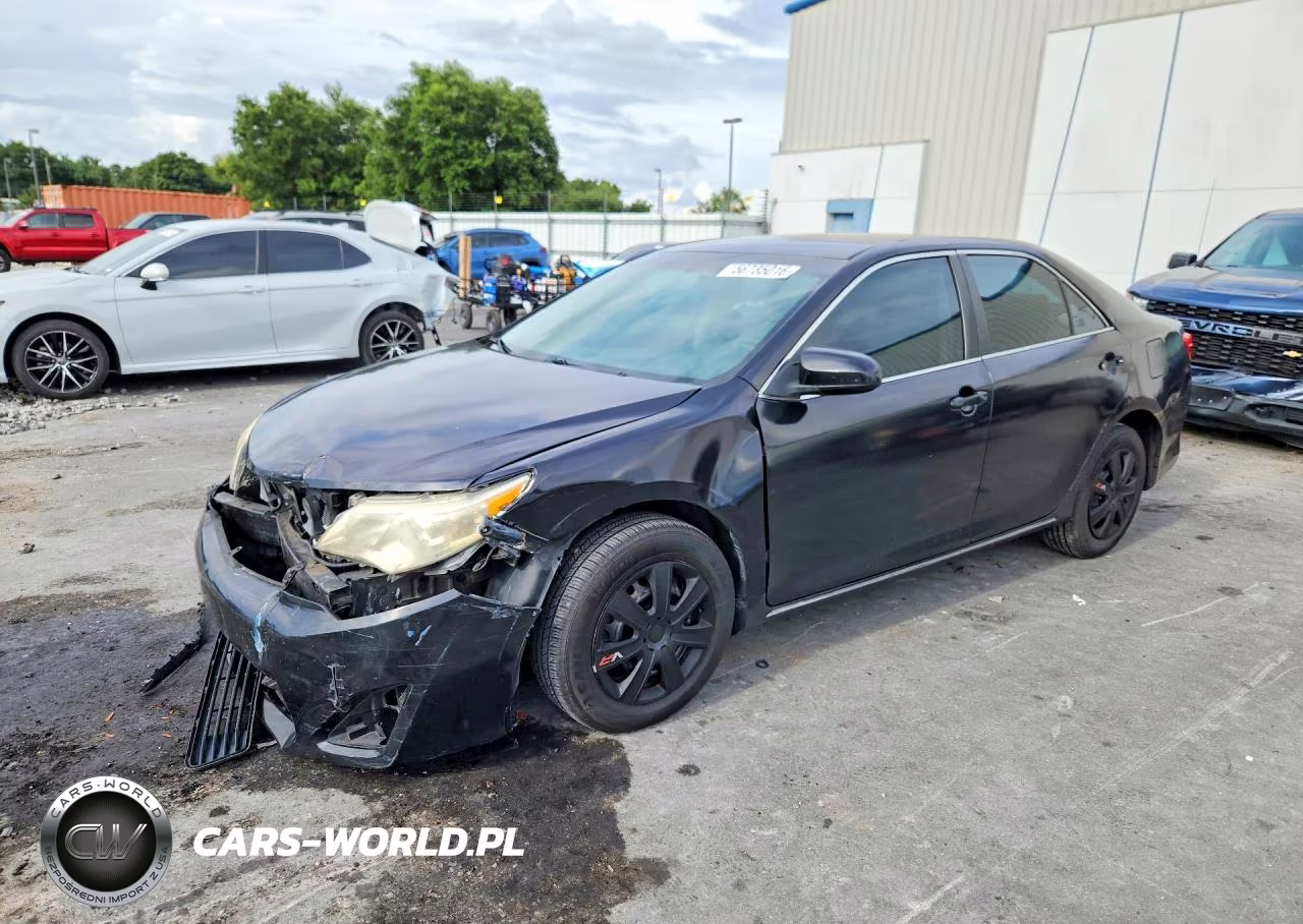 2012 Toyota Camry Le – zdjęcie 1 z 12