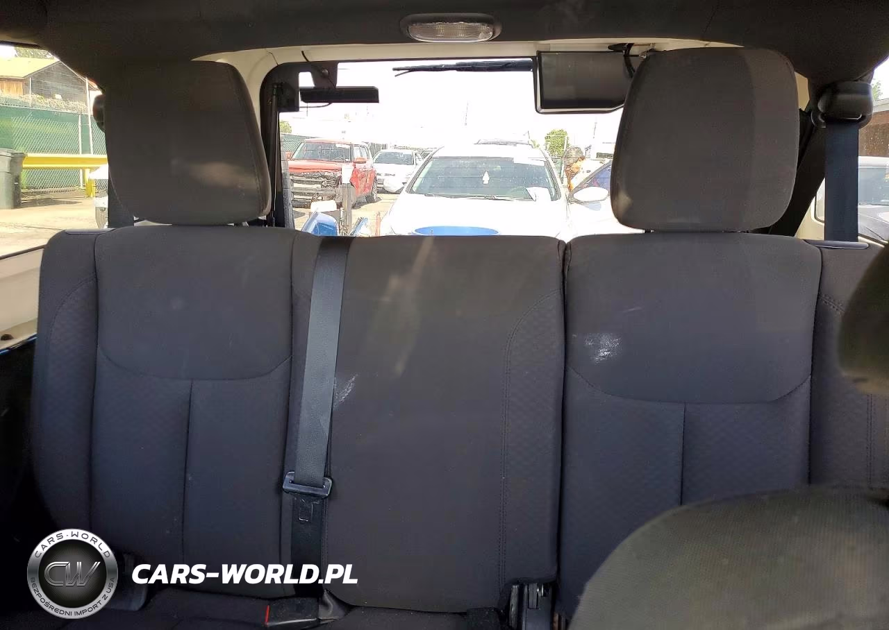 2015 Jeep Wrangler Unlimited Sport VIN:1C4BJWDGXFL732093 - 10