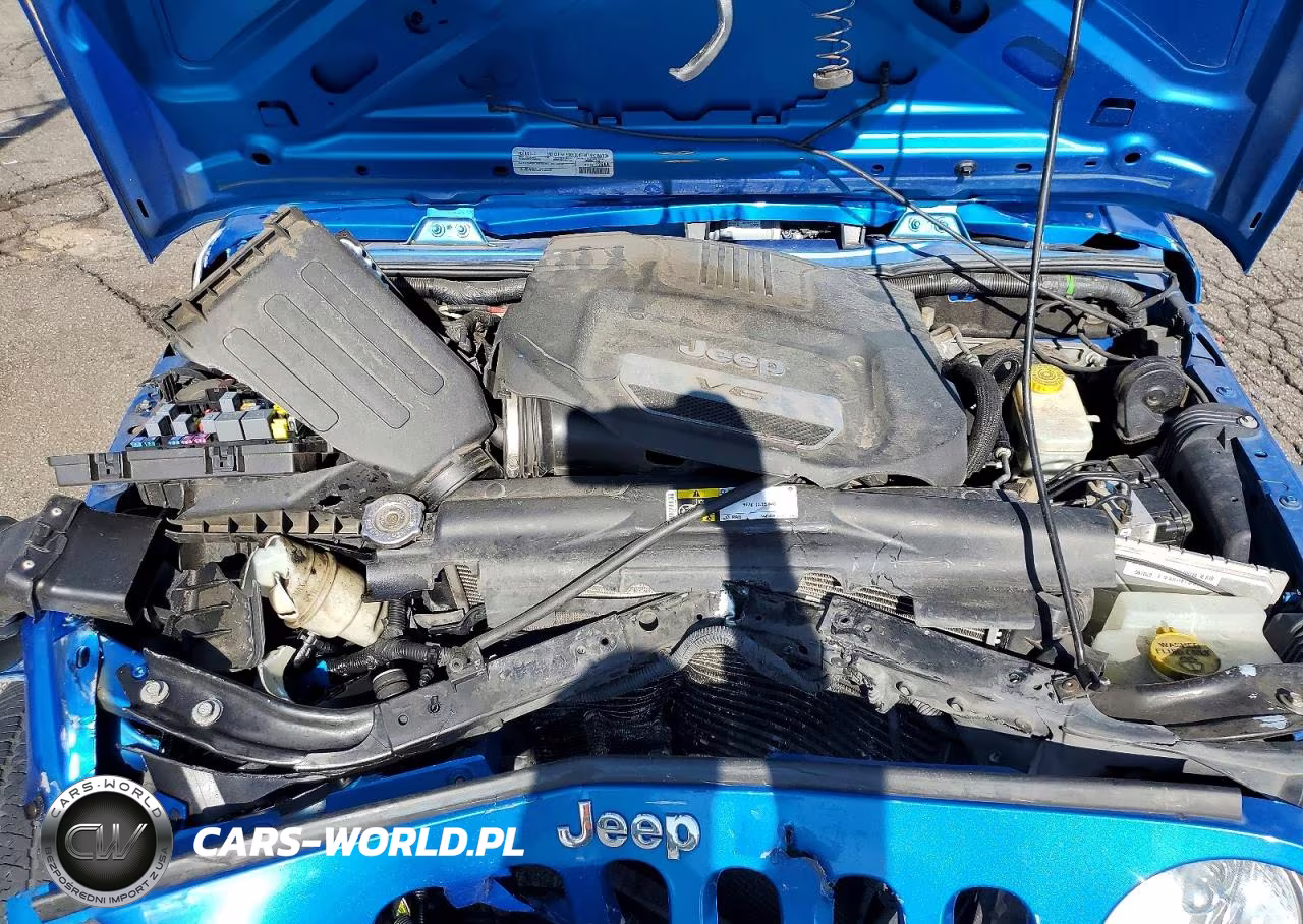2015 Jeep Wrangler Unlimited Sport VIN:1C4BJWDGXFL732093 - 12