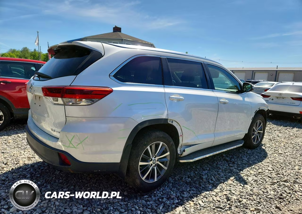 2017 Toyota Highlander Xle VIN:5TDJZRFH8HS478879 - 3