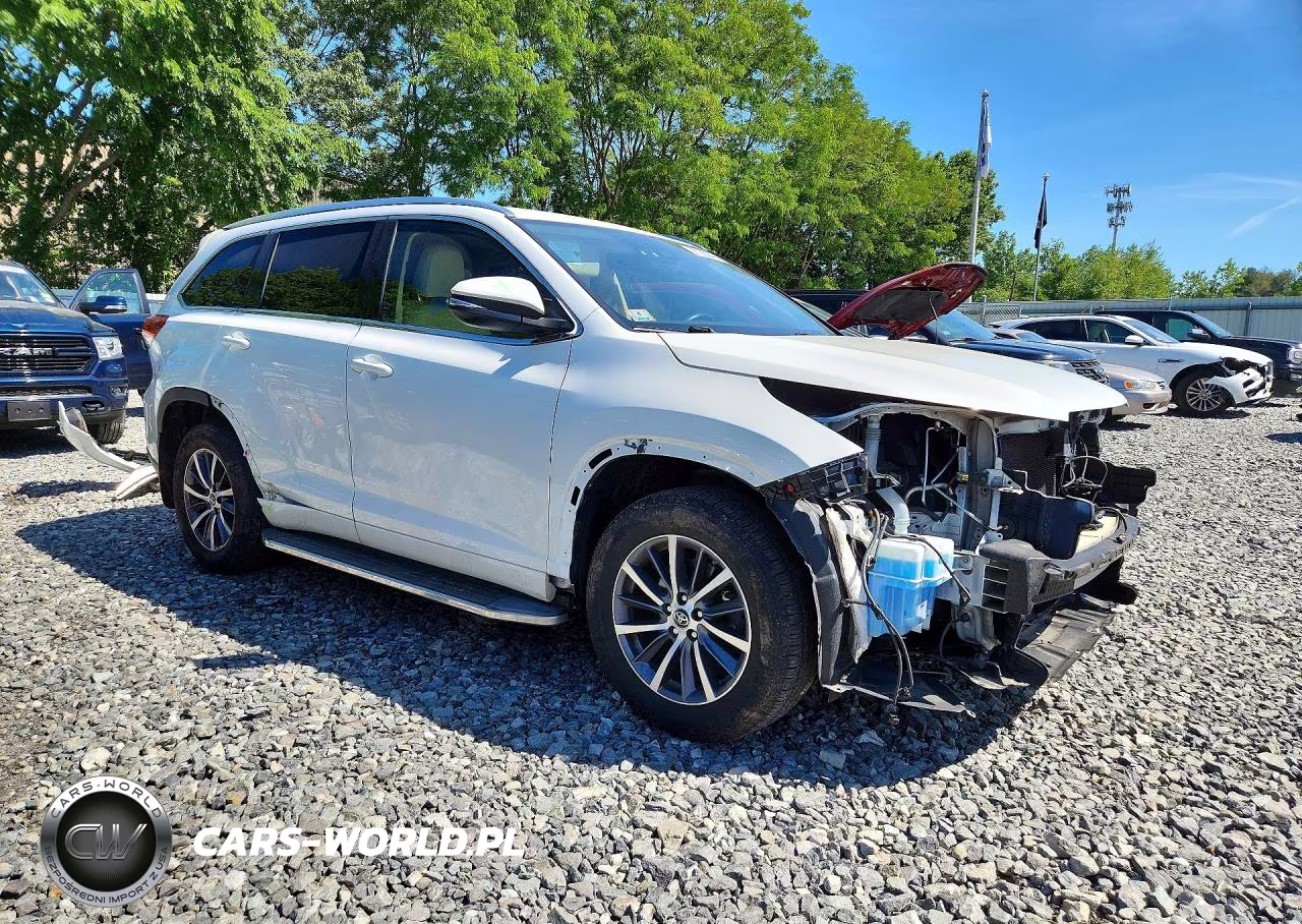 2017 Toyota Highlander Xle VIN:5TDJZRFH8HS478879 - 4