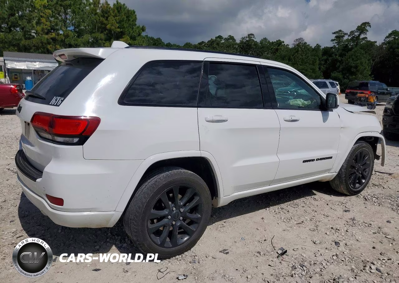 2018 Jeep Grand Cherokee Laredo VIN:1C4RJEAG5JC480906 - 3