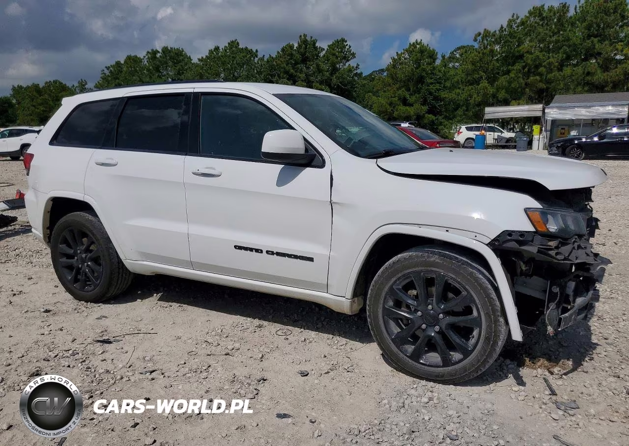 2018 Jeep Grand Cherokee Laredo VIN:1C4RJEAG5JC480906 - 4