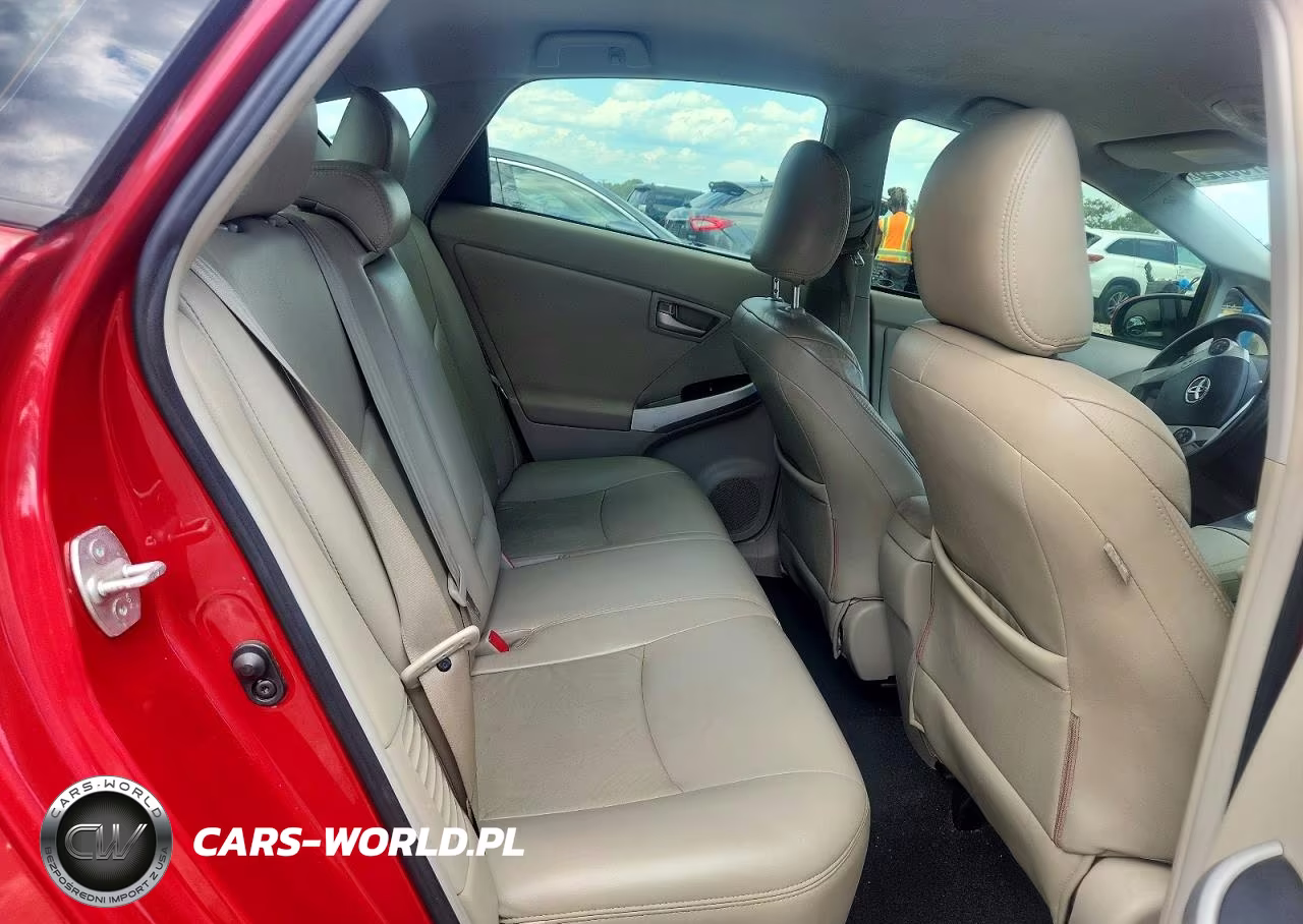2013 Toyota Prius Two VIN:JTDKN3DU1D1729293 - 10