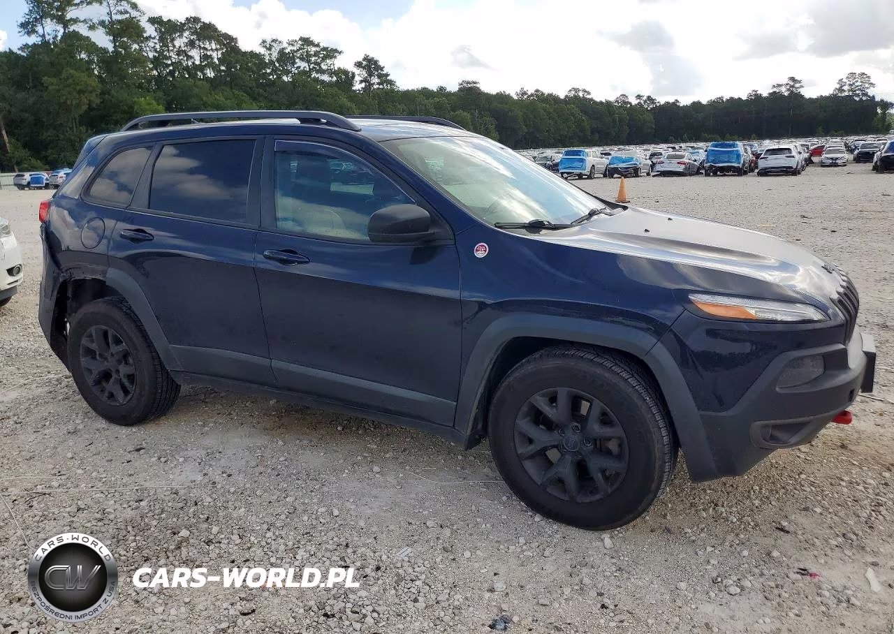 2015 Jeep Cherokee Trailhawk VIN:1C4PJMBS5FW687208 - 4