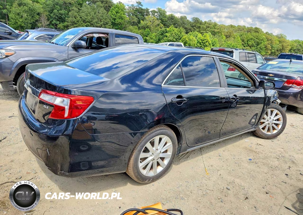2014 Toyota Camry Xle VIN:4T4BF1FK7ER353942 - 3