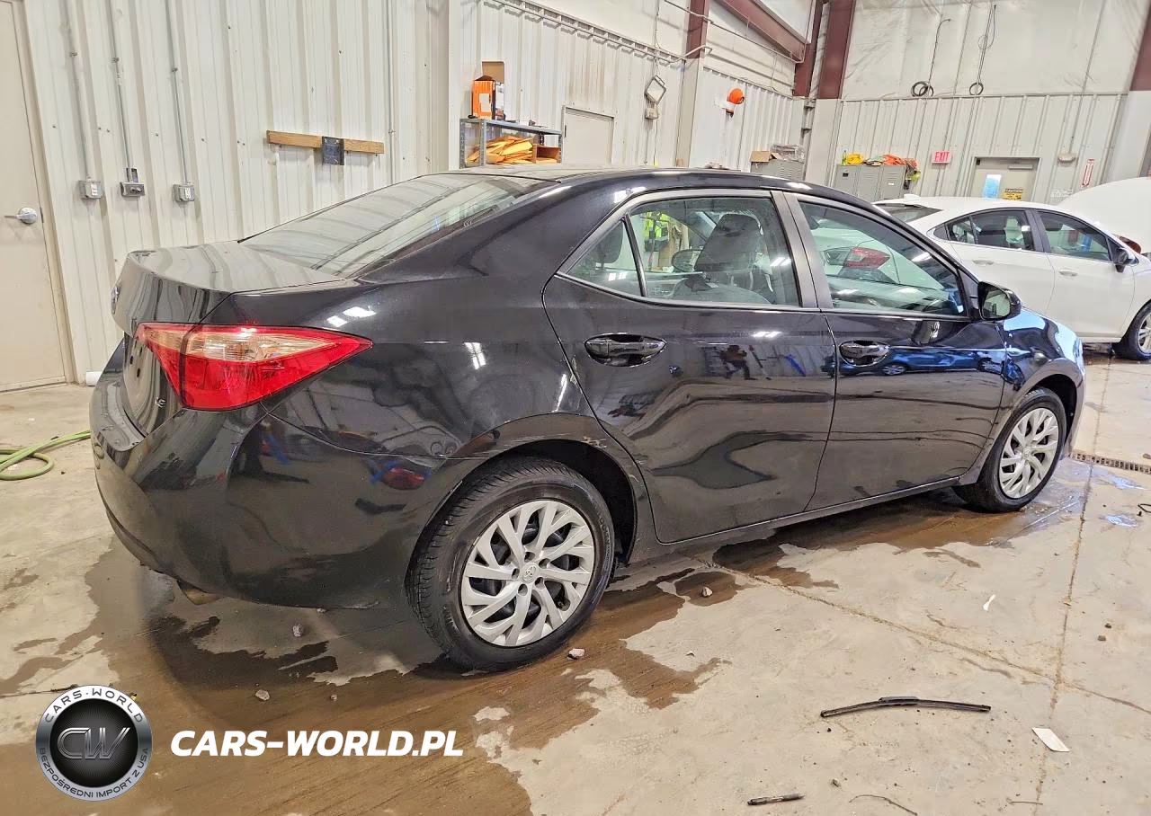 2017 Toyota Corolla Le VIN:2T1BURHE3HC892862 - 3