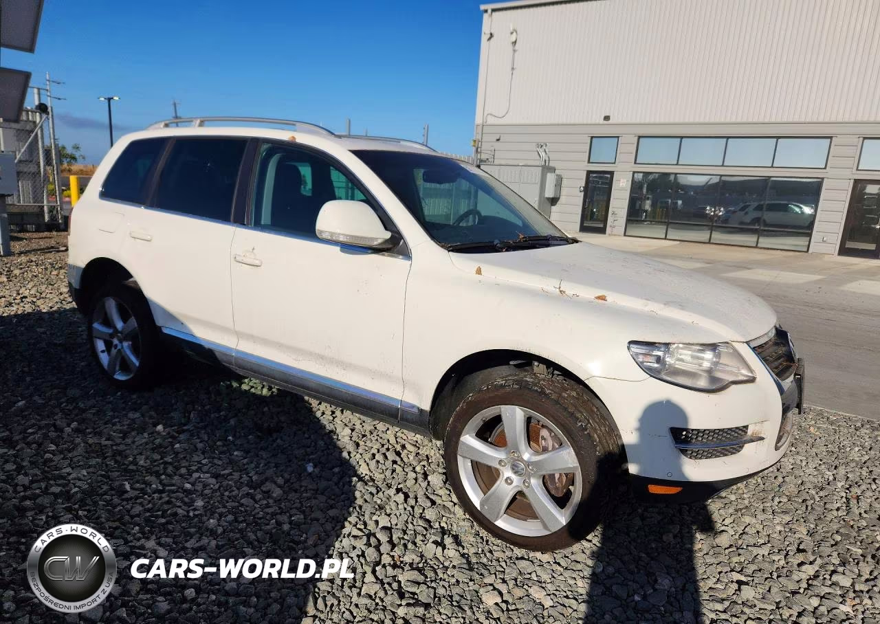 2010 Volkswagen Touareg V6 VIN:WVGBF7A9XAD000817 - 4