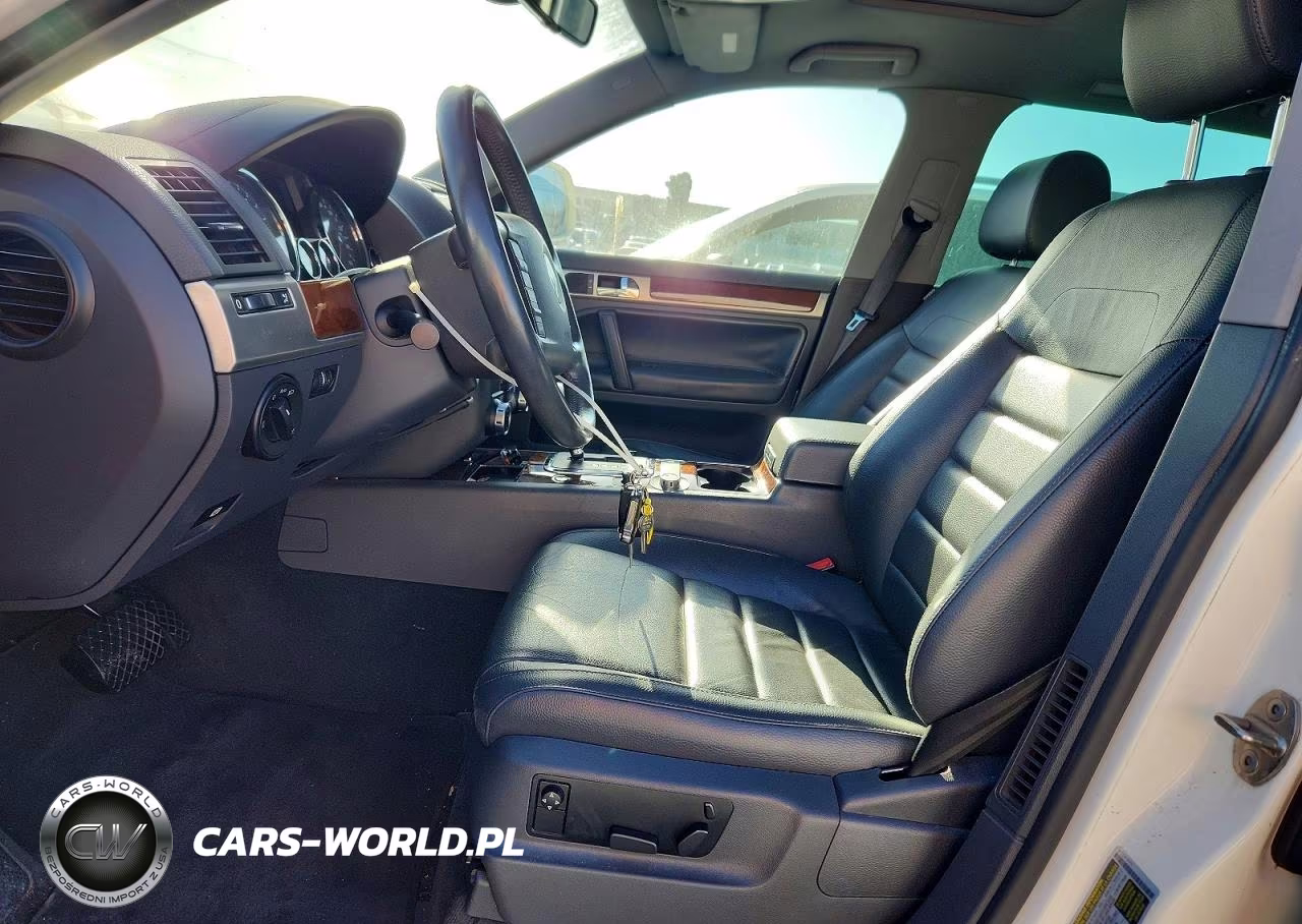 2010 Volkswagen Touareg V6 VIN:WVGBF7A9XAD000817 - 7