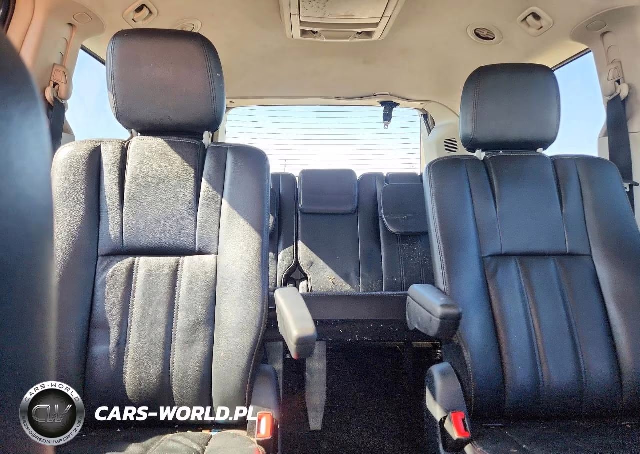 2014 Chrysler Town & Country Touring VIN:2C4RC1BG1ER381837 - 10