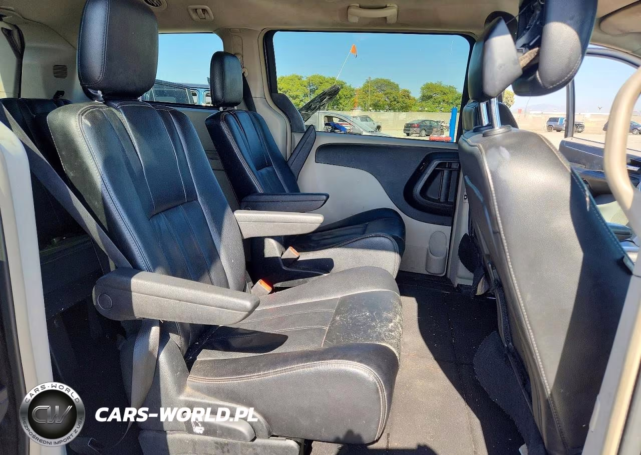 2014 Chrysler Town & Country Touring VIN:2C4RC1BG1ER381837 - 11