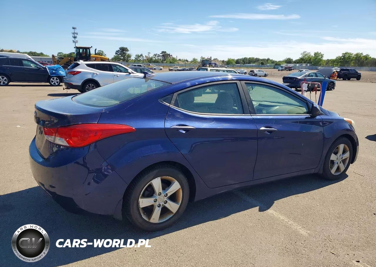 2013 Hyundai Elantra Gls VIN:5NPDH4AE4DH303853 - 3