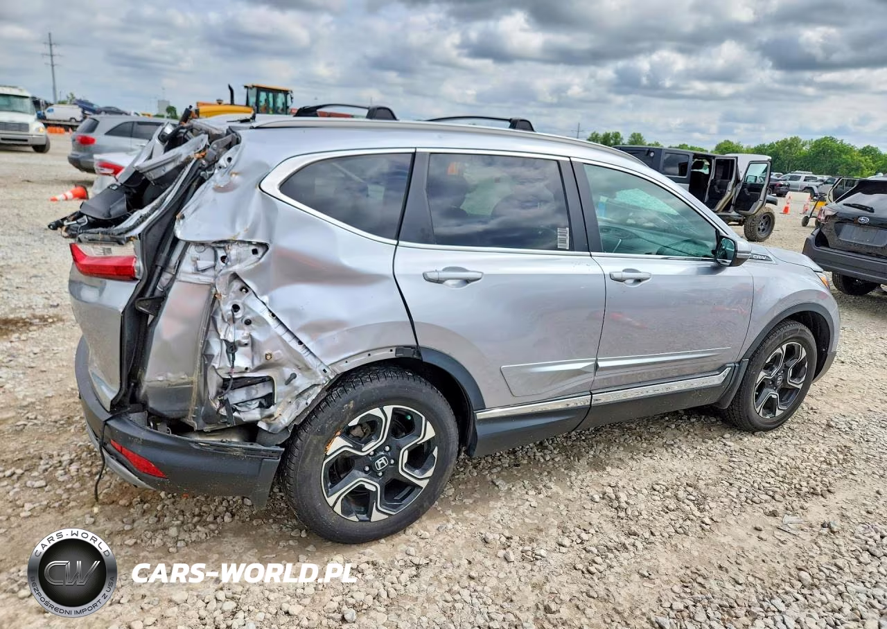 2018 Honda Cr-V Touring VIN:7FARW2H98JE073337 - 3