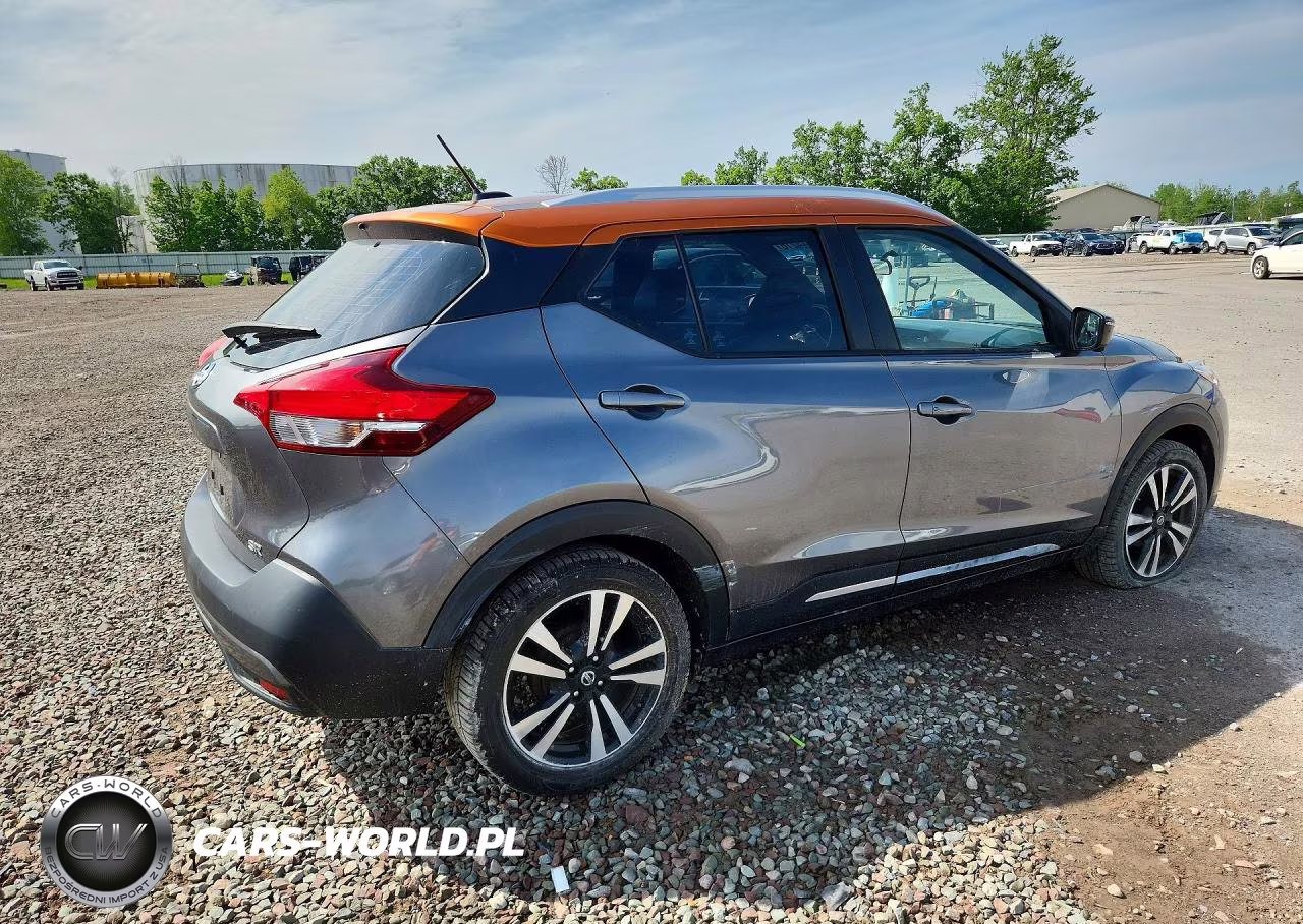 2018 Nissan Kicks S VIN:3N1CP5CU2JL525928 - 3