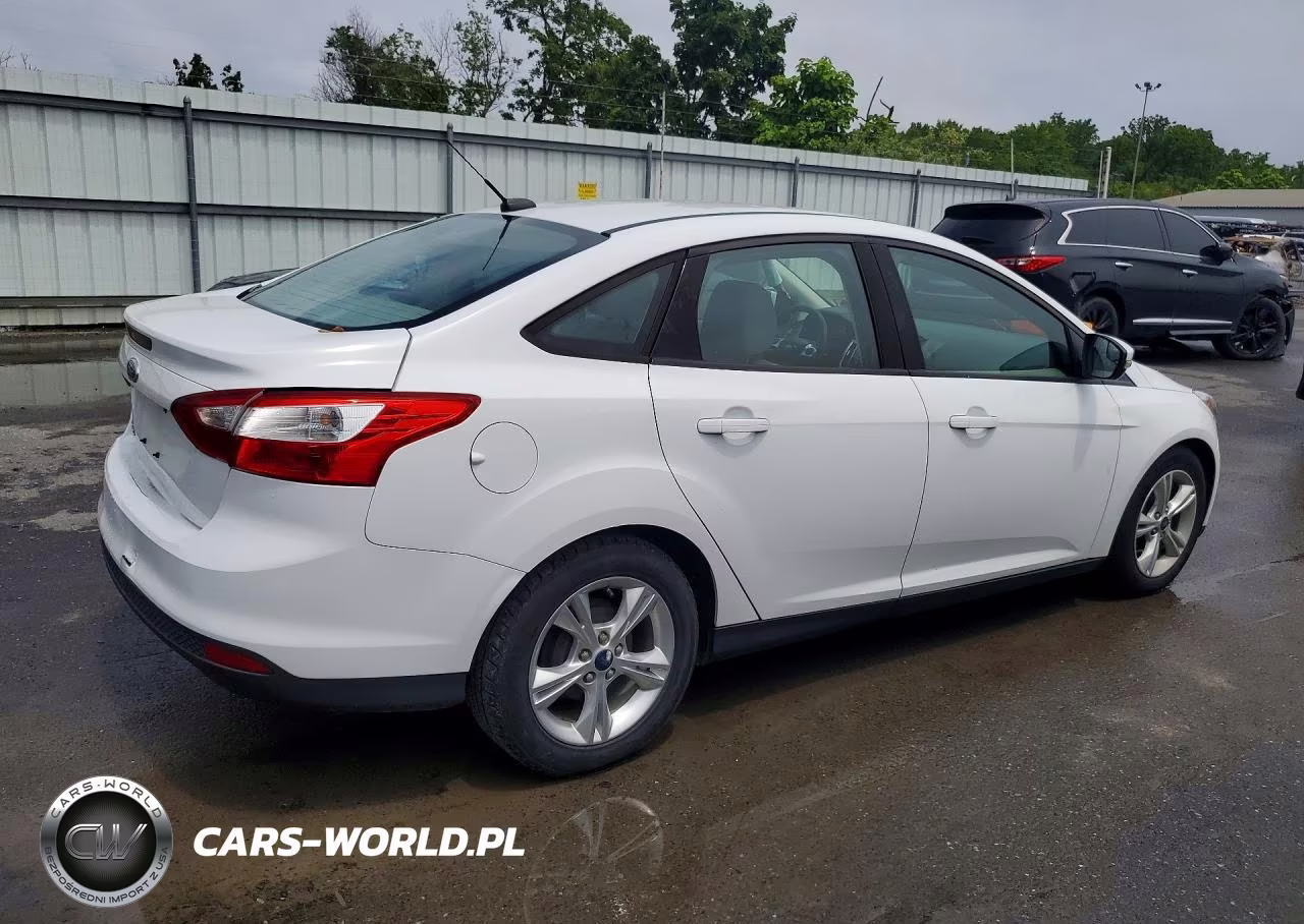 2014 Ford Focus Se VIN:1FADP3F28EL309816 - 3