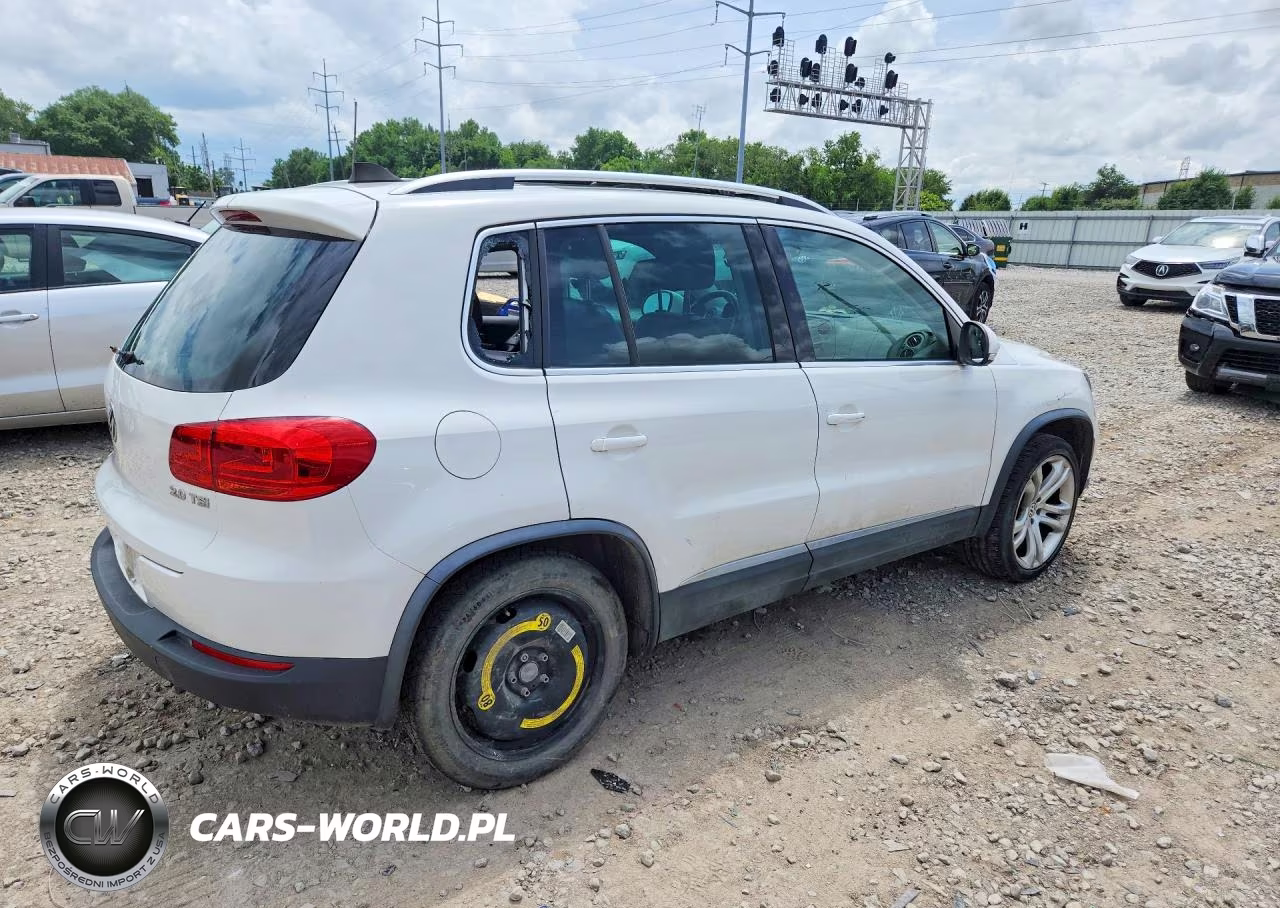 2012 Volkswagen Tiguan S VIN:WVGAV7AX0CW001804 - 3