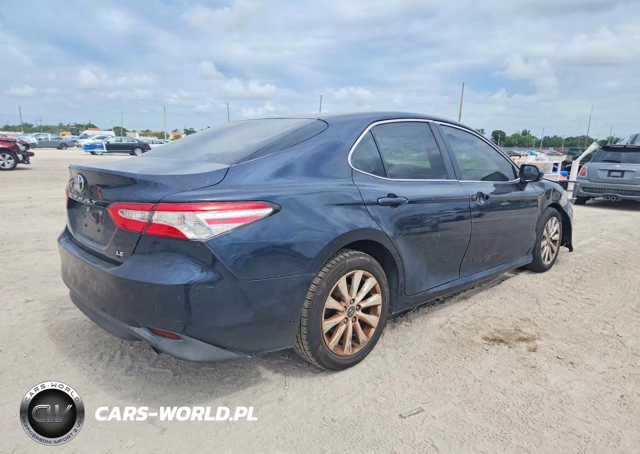 2018 Toyota Camry Le VIN:4T1B11HK2JU609761 - 3