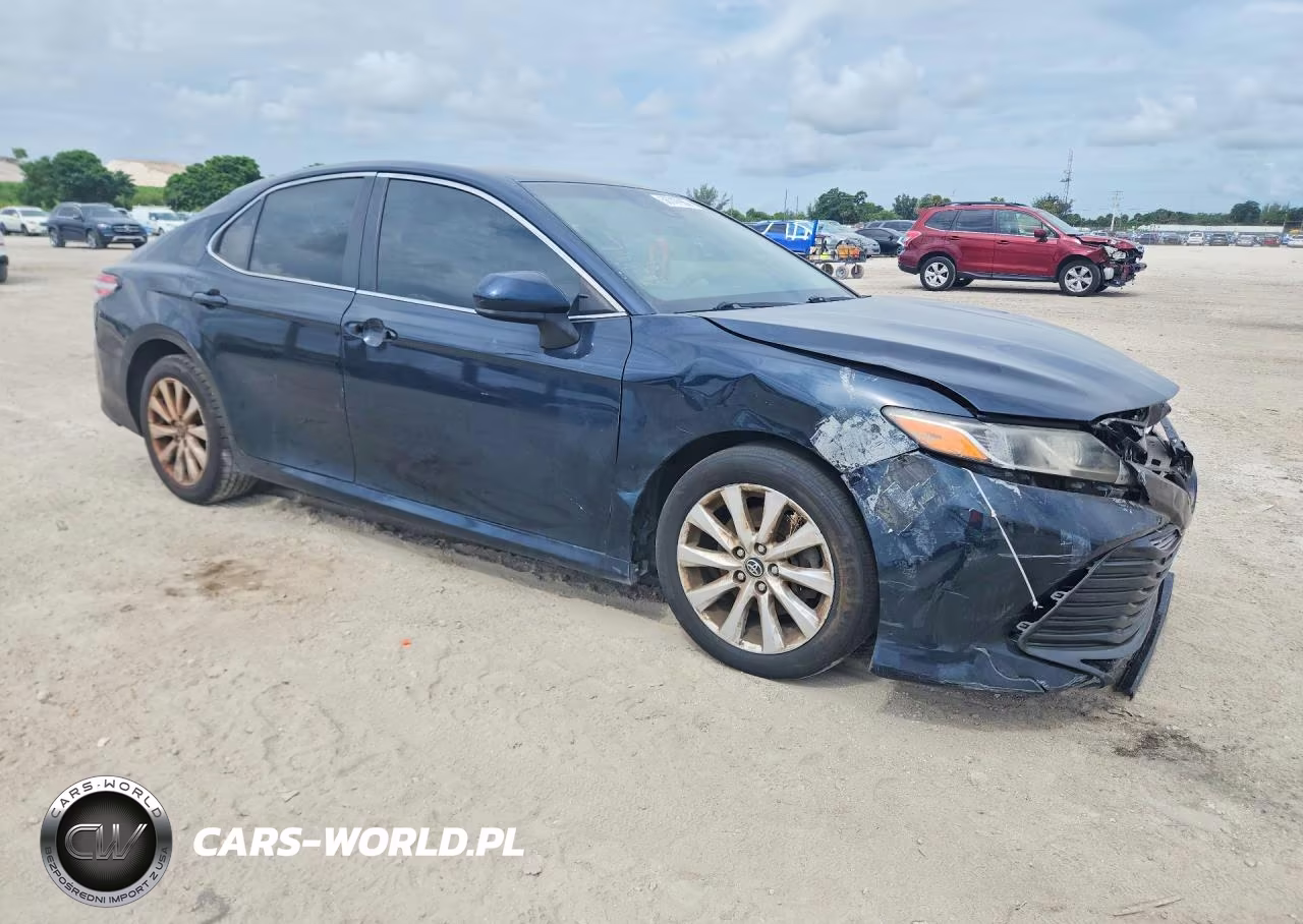 2018 Toyota Camry Le VIN:4T1B11HK2JU609761 - 4