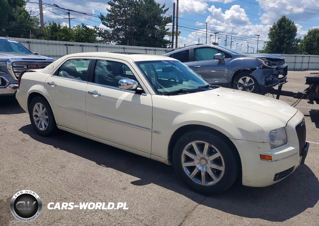 2010 Chrysler 300 Touring VIN:2C3CA5CV9AH112621 - 4