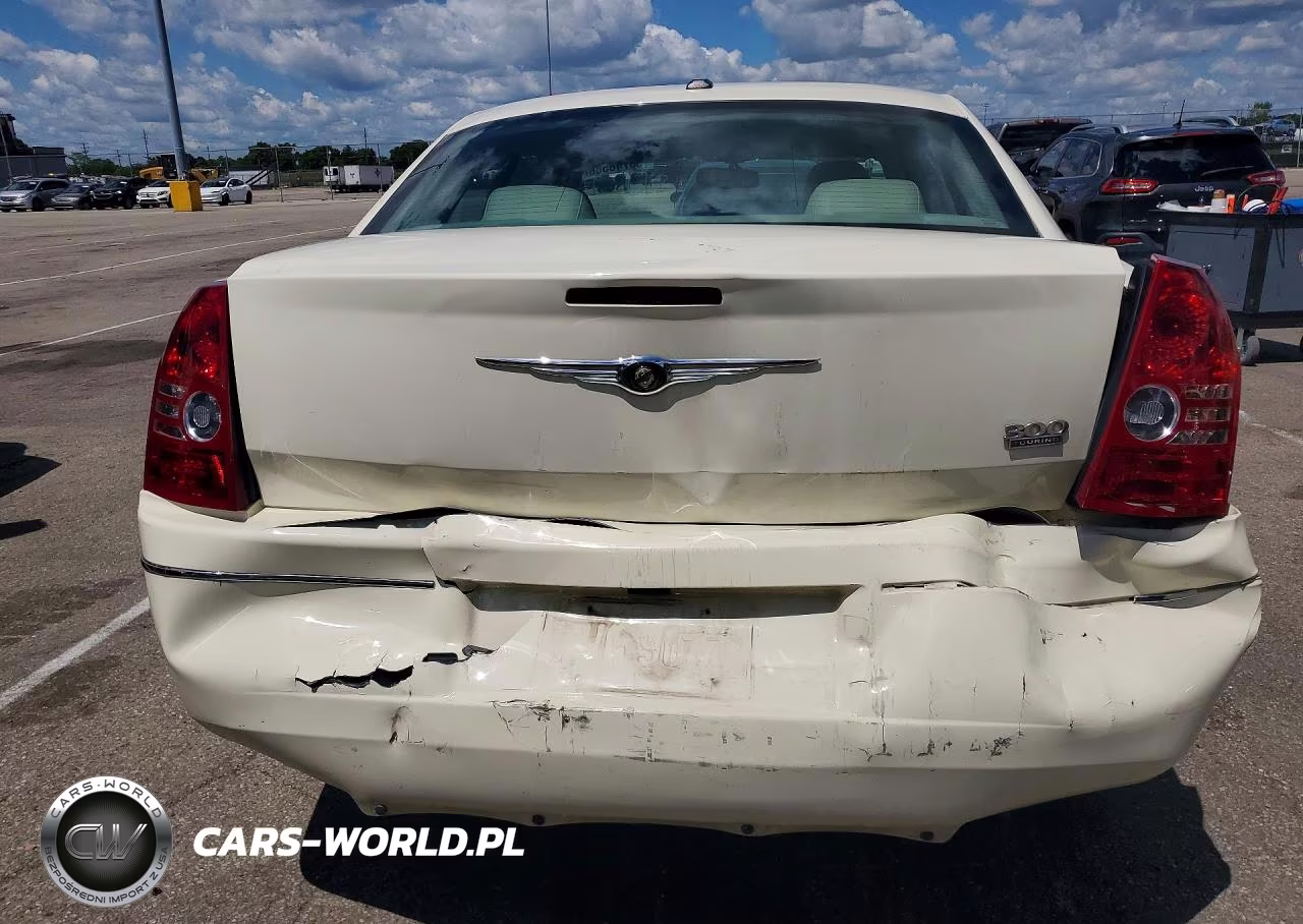2010 Chrysler 300 Touring VIN:2C3CA5CV9AH112621 - 6