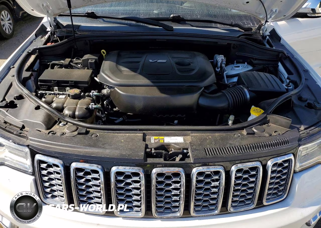 2017 Jeep Grand Cherokee Overland VIN:1C4RJECG7HC740150 - 12