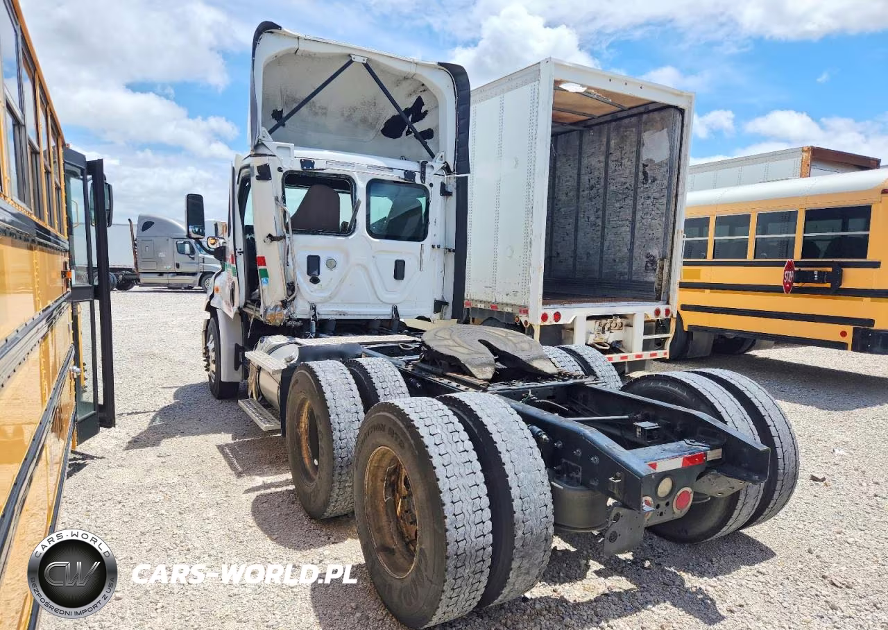 2017 Freightliner Cascadia 113 Semi Truck VIN:3AKJGBDV5HSJC7833 - 3