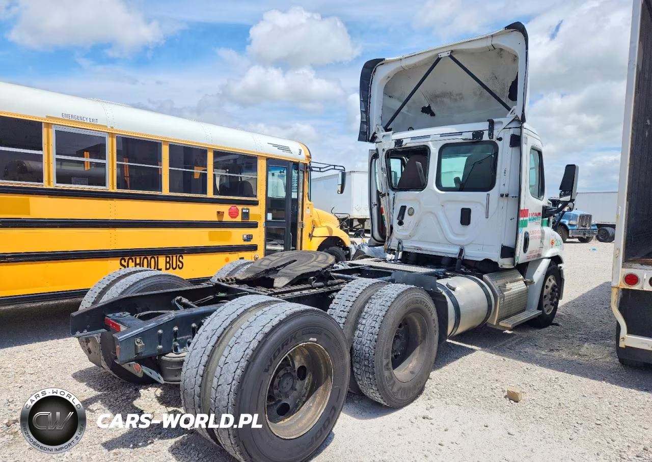 2017 Freightliner Cascadia 113 Semi Truck VIN:3AKJGBDV5HSJC7833 - 4