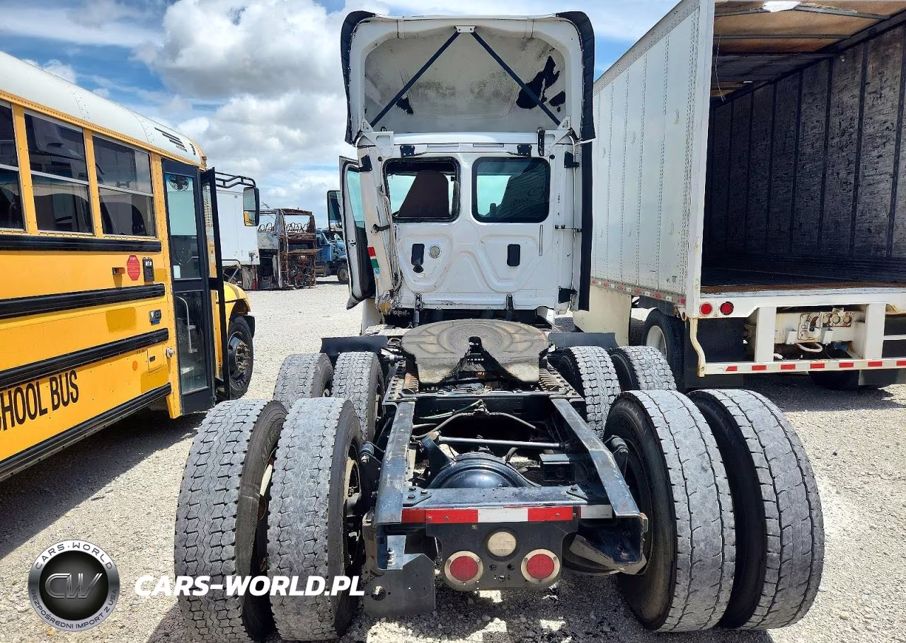 2017 Freightliner Cascadia 113 Semi Truck VIN:3AKJGBDV5HSJC7833 - 6
