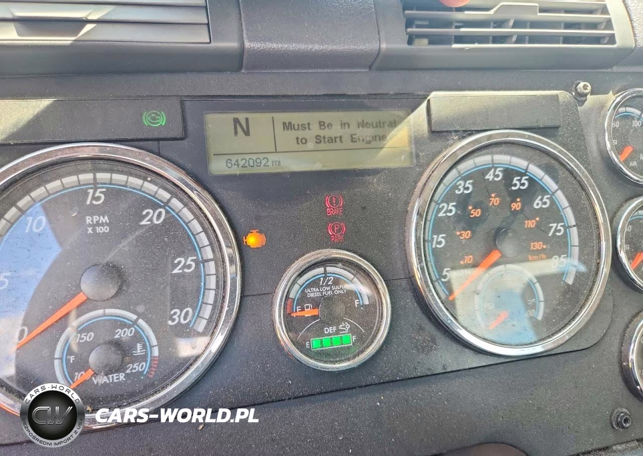 2017 Freightliner Cascadia 113 Semi Truck VIN:3AKJGBDV5HSJC7833 - 8