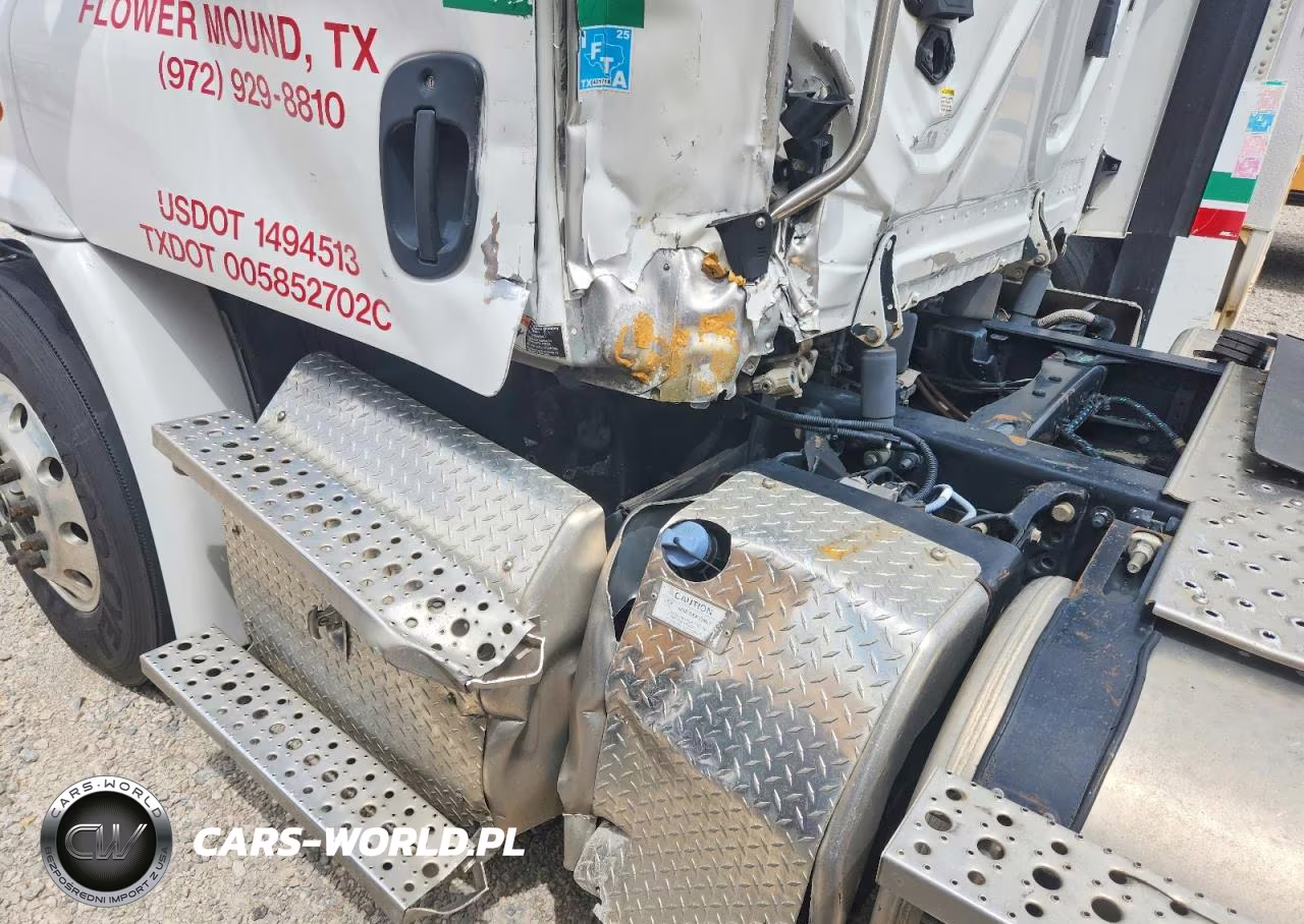 2017 Freightliner Cascadia 113 Semi Truck VIN:3AKJGBDV5HSJC7833 - 9