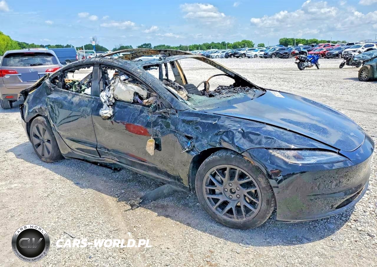 2025 Tesla Model 3 VIN:5YJ3E1EB6SF980823 - 4