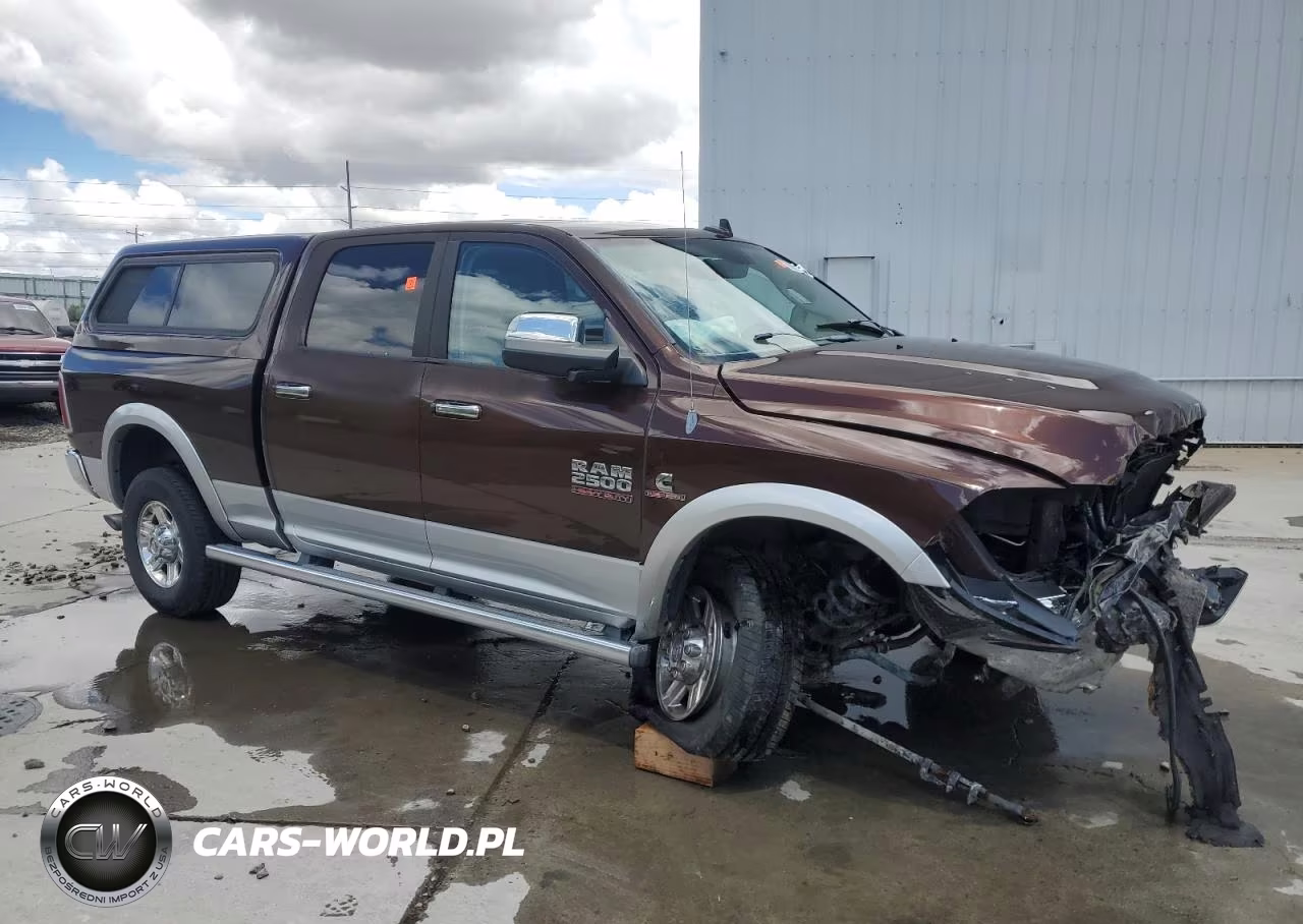 2013 Ram 2500 Laramie VIN:3C6UR5FL1DG575786 - 4
