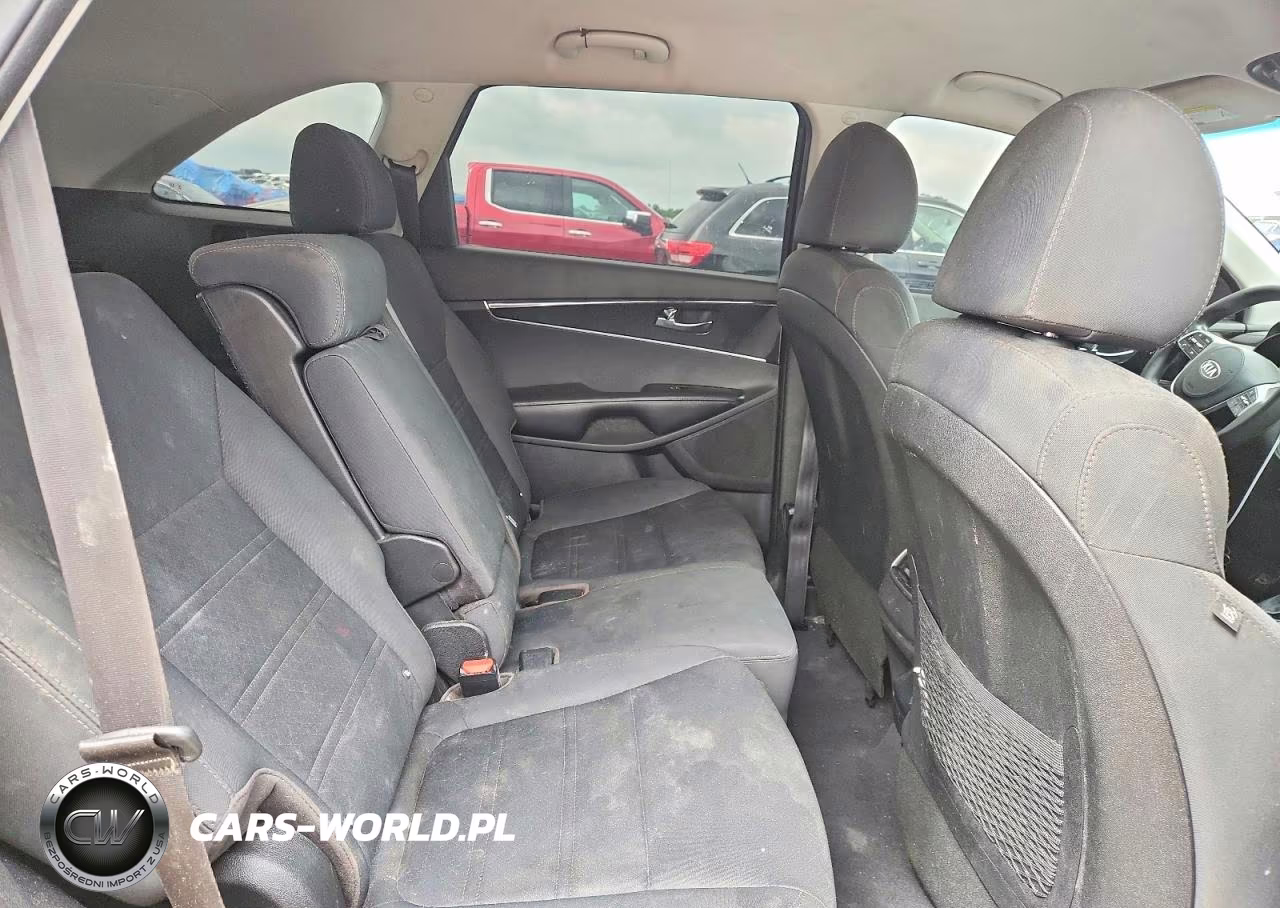2019 Kia Sorento L VIN:5XYPG4A35KG567540 - 11
