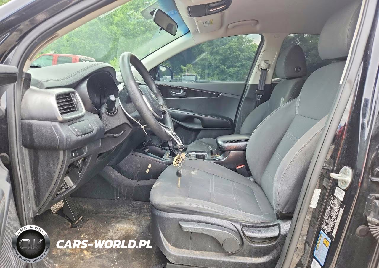 2019 Kia Sorento L VIN:5XYPG4A35KG567540 - 7