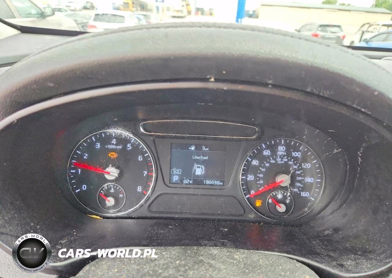 2019 Kia Sorento L VIN:5XYPG4A35KG567540 - 9