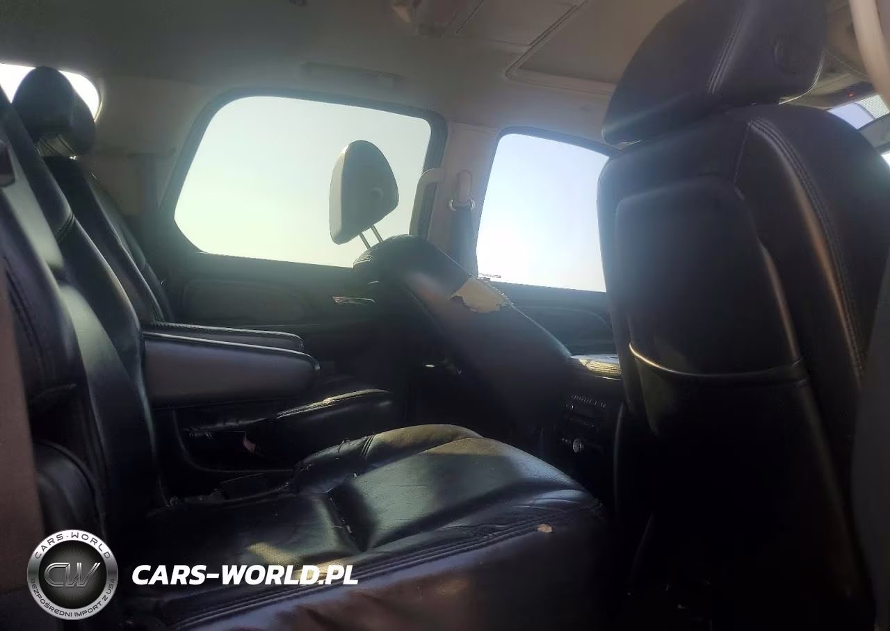 2007 Cadillac Escalade Luxury VIN:1GYEC63857R301736 - 10
