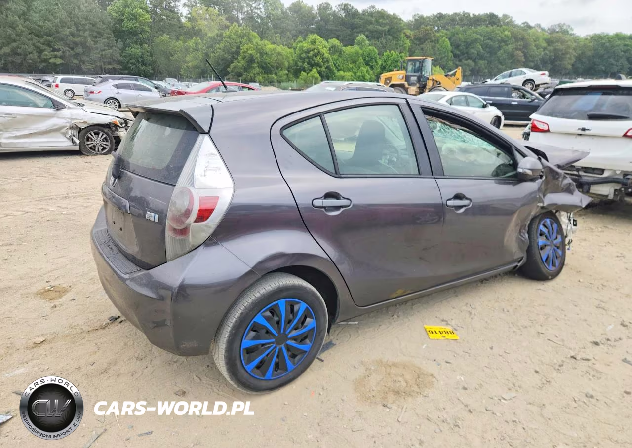 2012 Toyota Prius C One VIN:JTDKDTB32C1518731 - 3