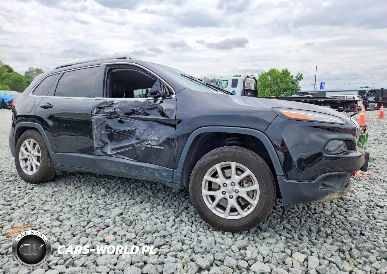 2018 Jeep Cherokee Latitude Plus VIN:1C4PJMLB6JD522030 - 4