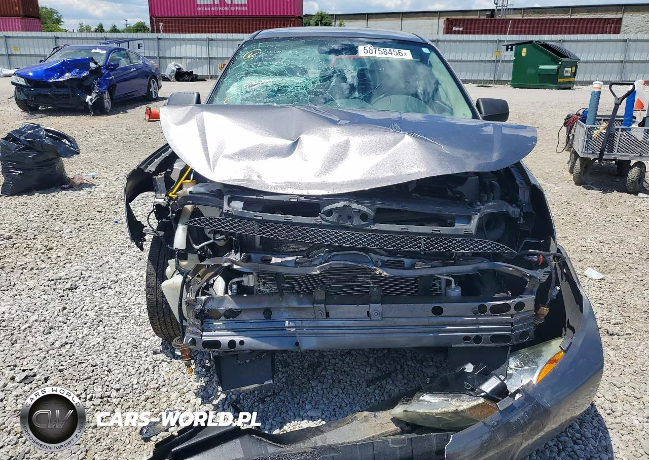 2010 Ford Focus S VIN:1FAHP3EN6AW204729 - 5