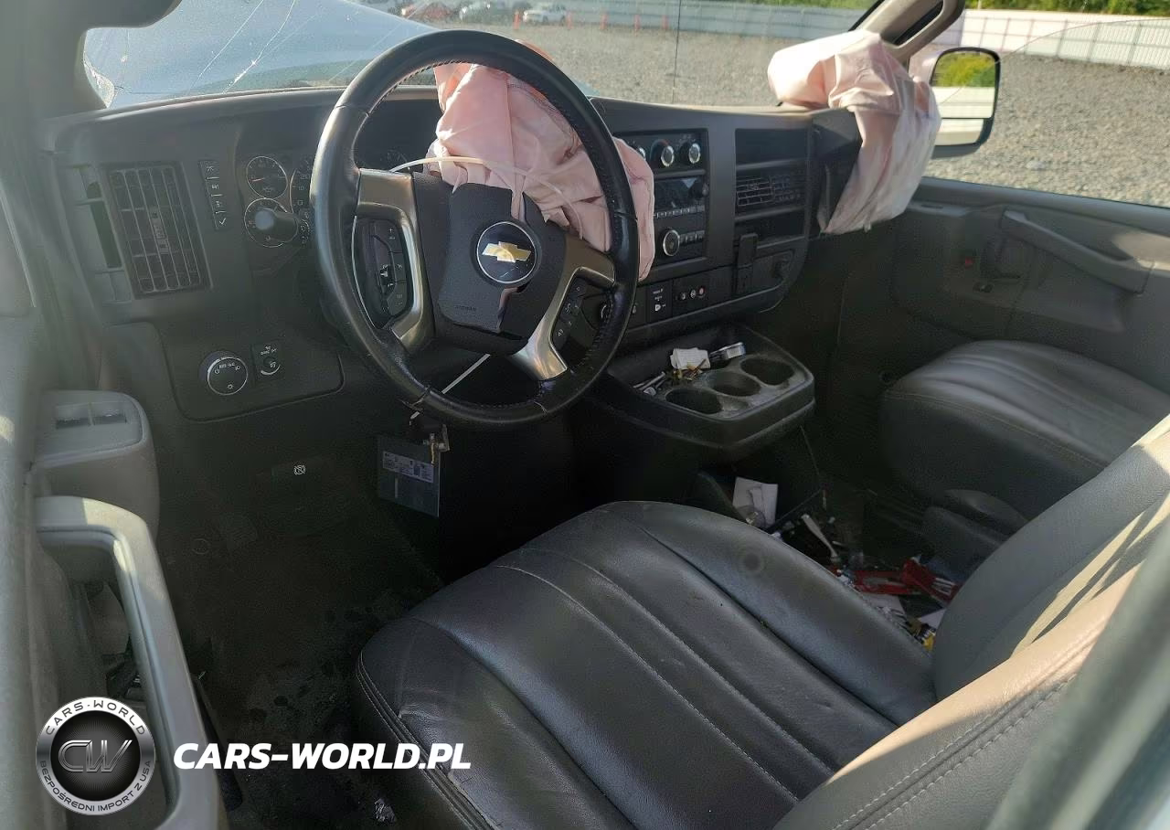2019 Chevrolet Express G2500 VIN:1GCWGAFP4K1368971 - 8