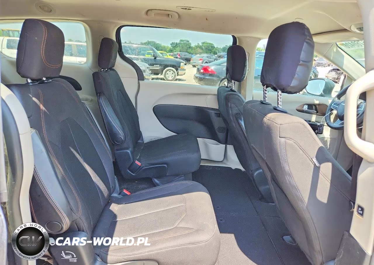2017 Chrysler Pacifica Touring VIN:2C4RC1DG9HR529198 - 11