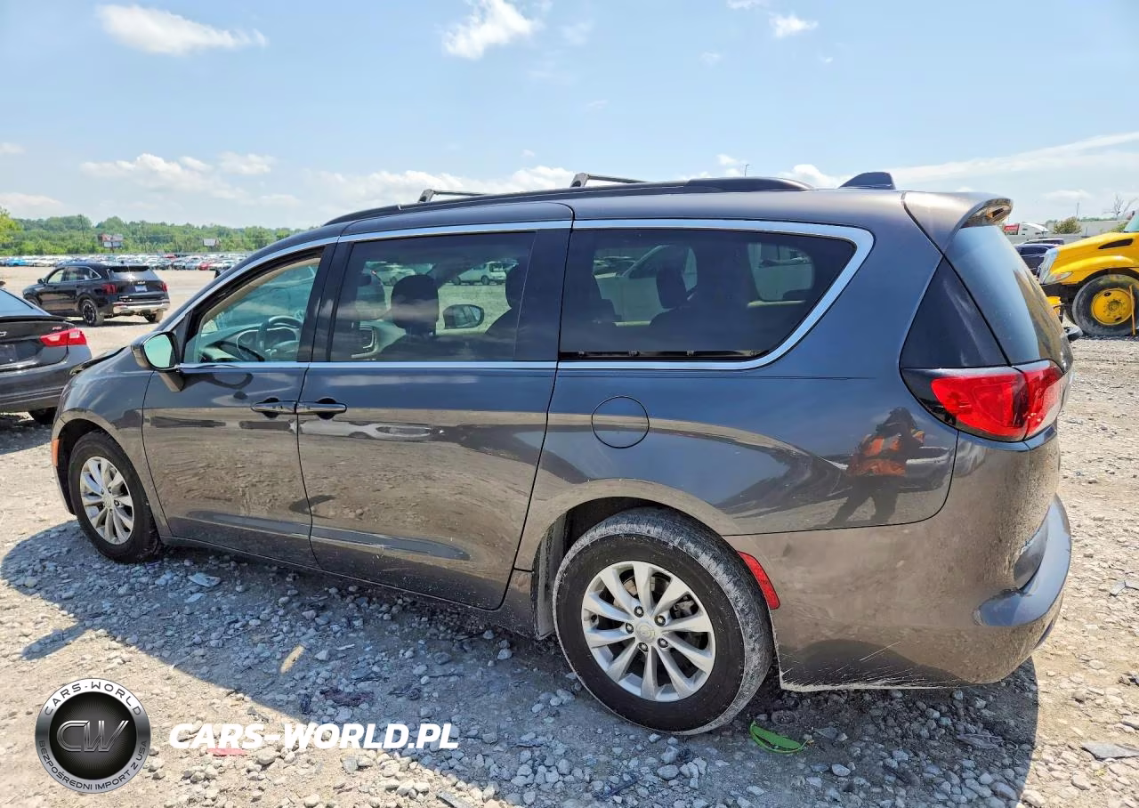 2017 Chrysler Pacifica Touring VIN:2C4RC1DG9HR529198 - 2