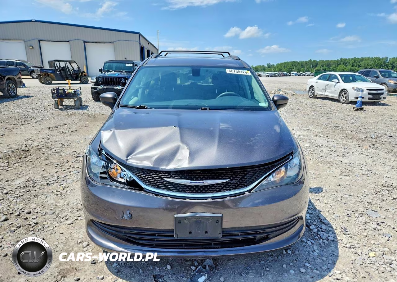 2017 Chrysler Pacifica Touring VIN:2C4RC1DG9HR529198 - 5