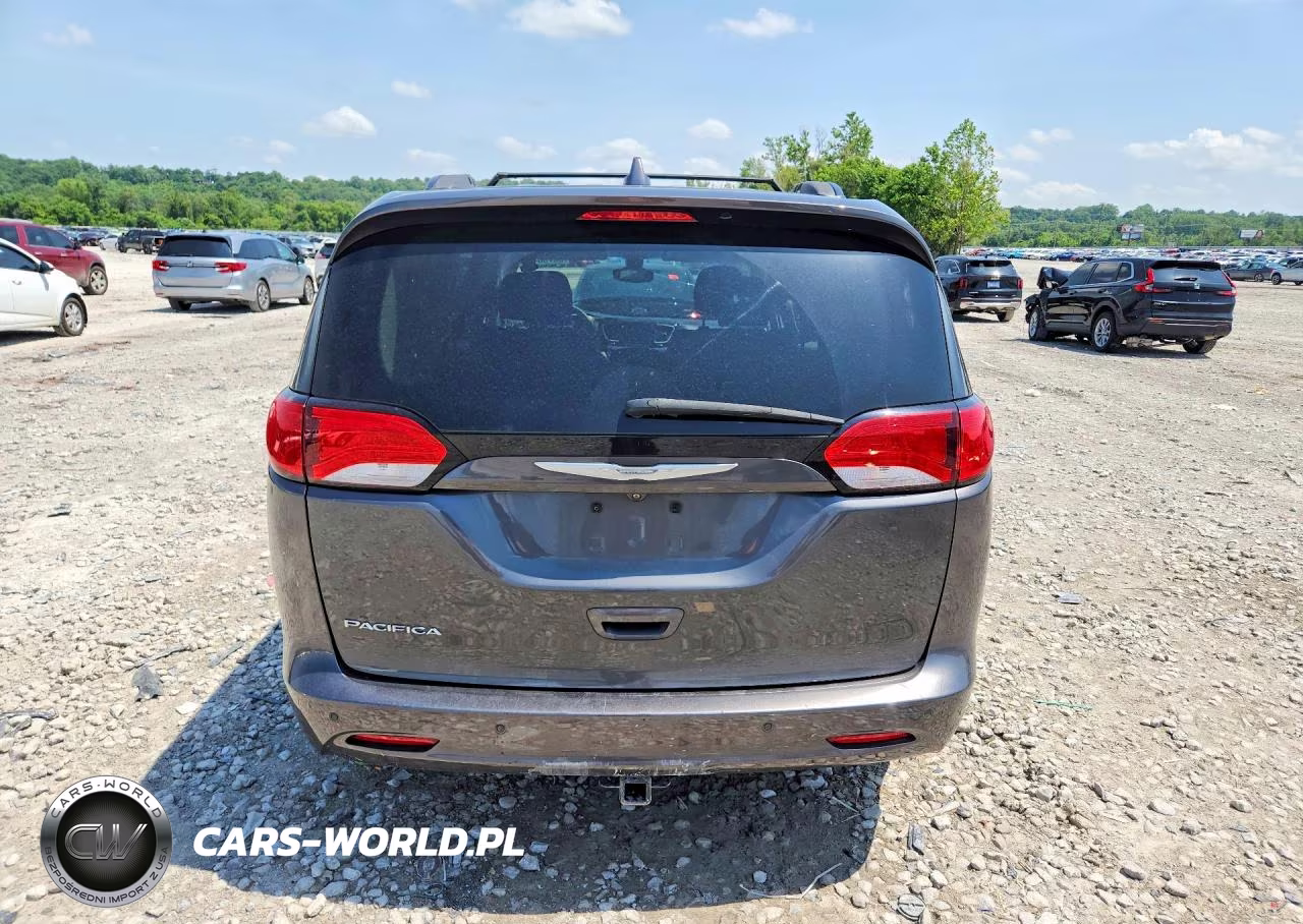 2017 Chrysler Pacifica Touring VIN:2C4RC1DG9HR529198 - 6