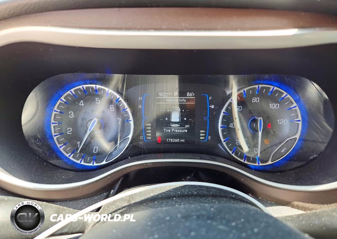 2017 Chrysler Pacifica Touring VIN:2C4RC1DG9HR529198 - 9