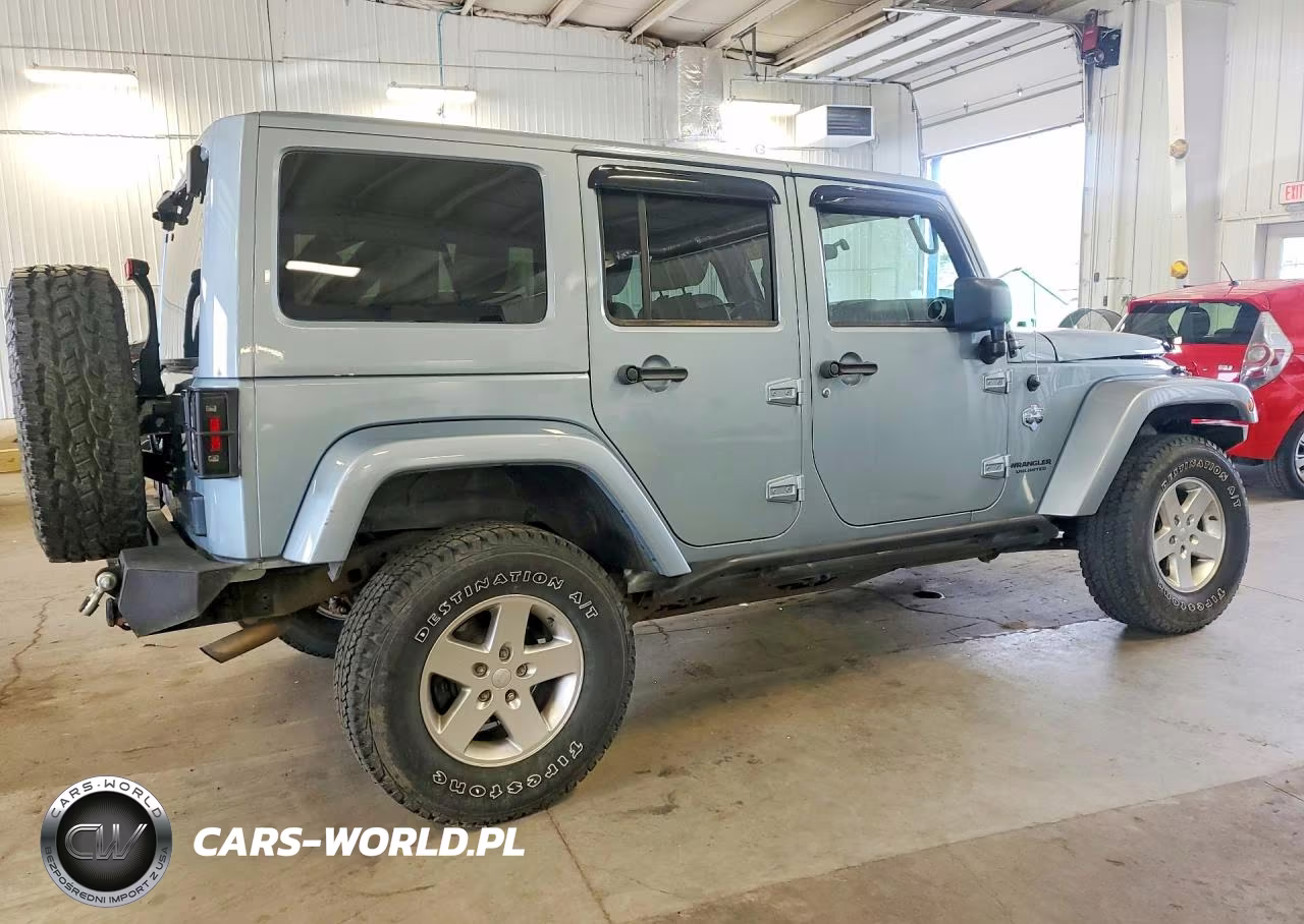 2012 Jeep Wrangler Unlimited Sahara VIN:1C4BJWEG4CL160285 - 3