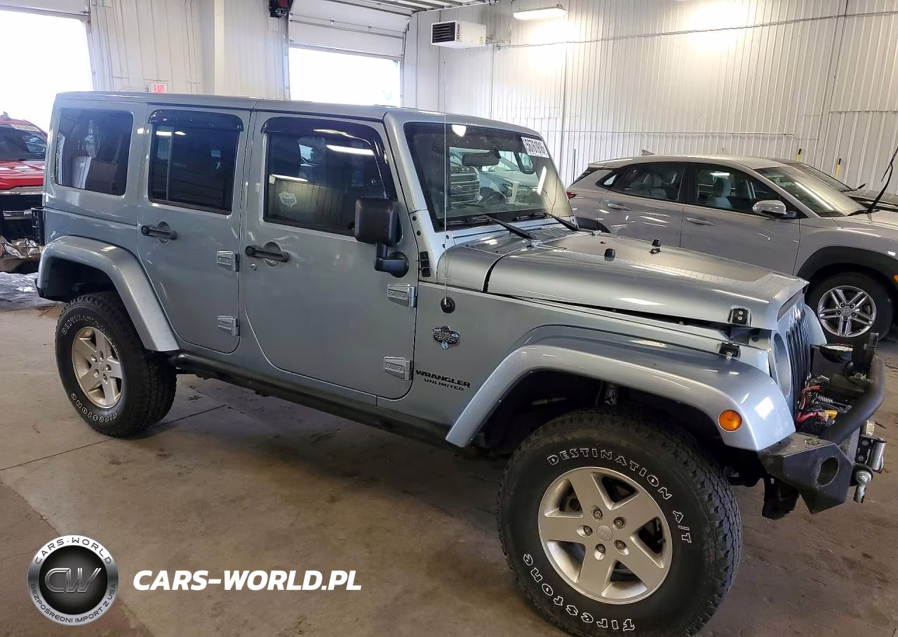 2012 Jeep Wrangler Unlimited Sahara VIN:1C4BJWEG4CL160285 - 4